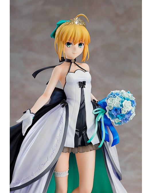 「saber」身穿武内崇设计的fate15周年造型礼服,化身为比例模型登场!